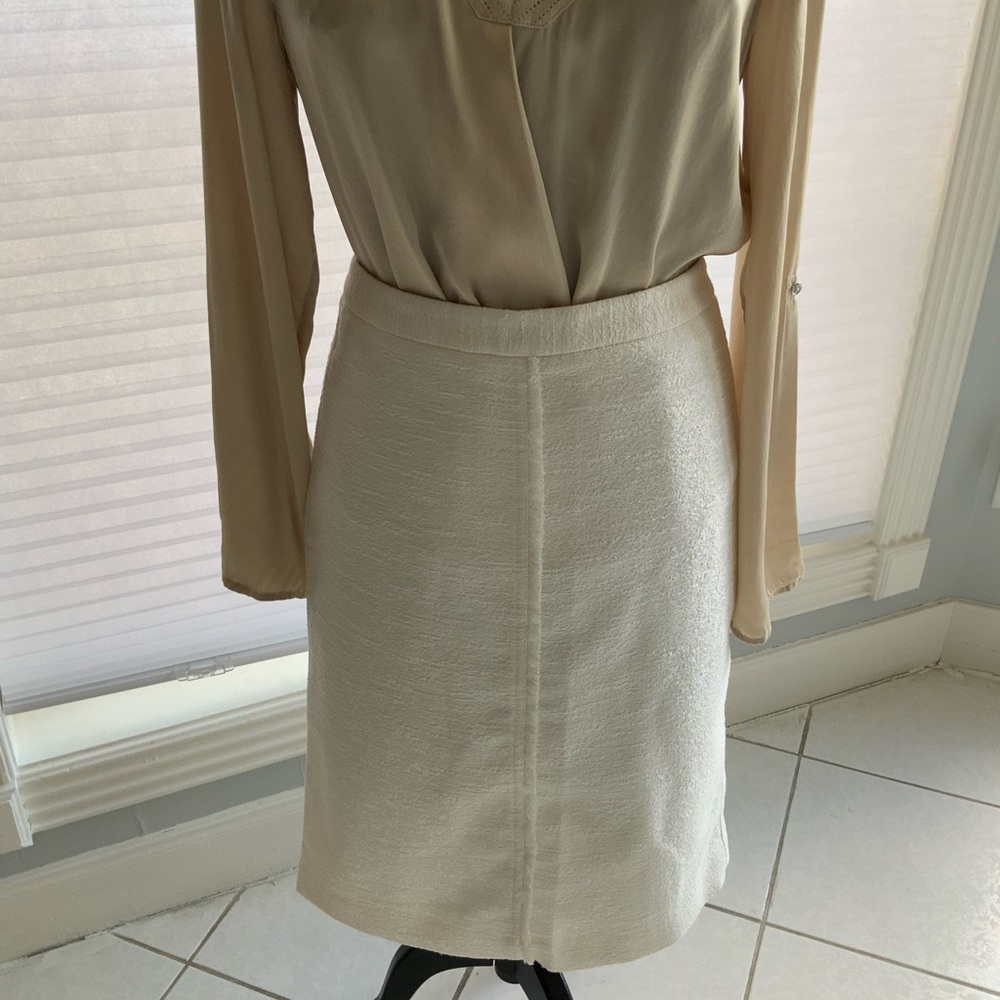 Elegant boucle skirt